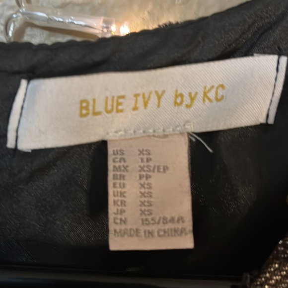 Brocade fabric dress - Picture 3 of 5